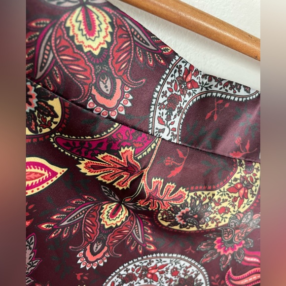 NWOT Gorgeous 100% polyester skirt - Picture 8 of 9